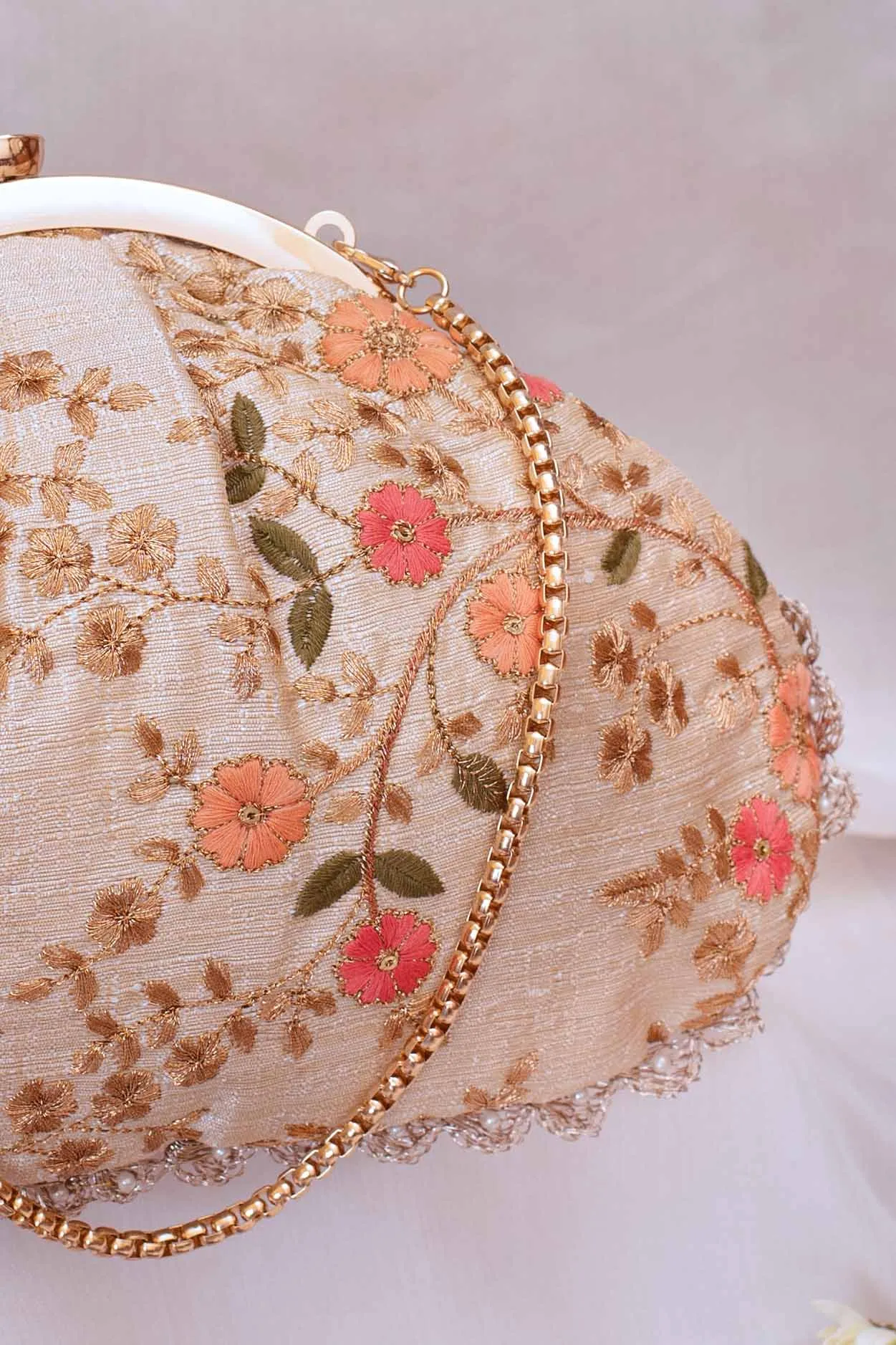 Floral creeper vintage purse - Cream
