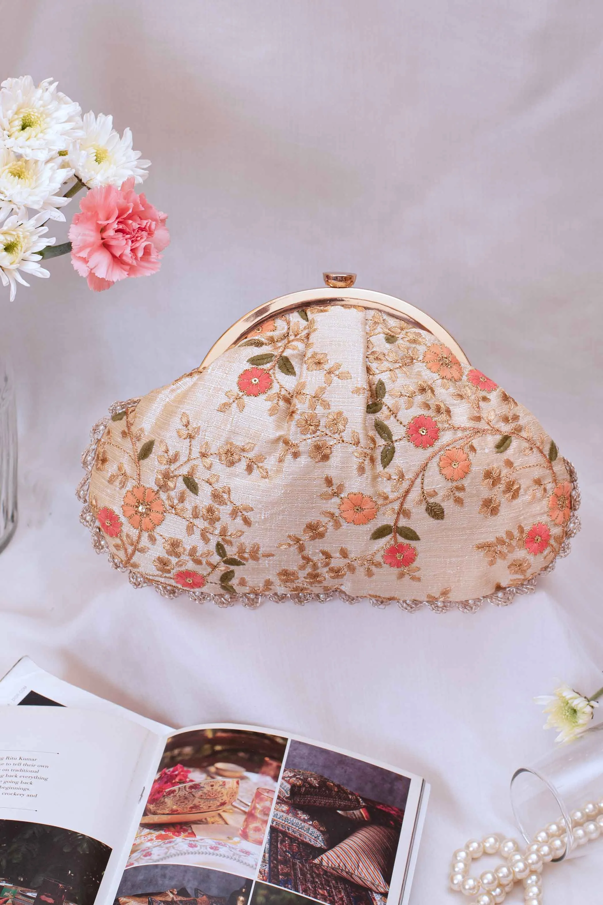 Floral creeper vintage purse - Cream